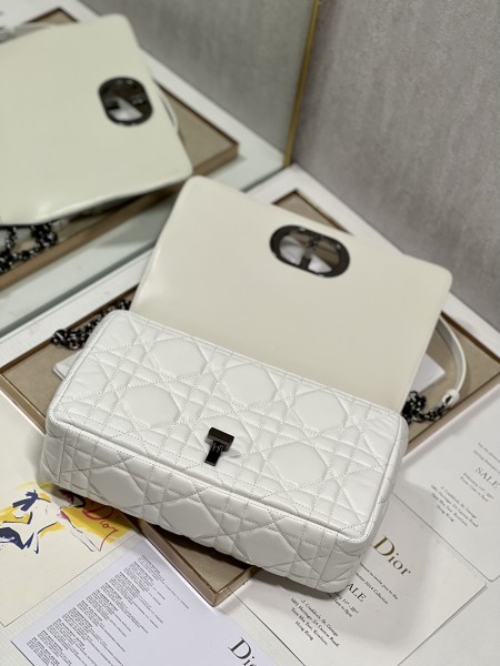 Handbag   Dior  1200 size  28 cm