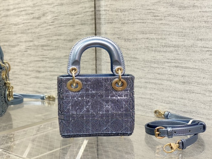 Handbag   Dior  size  12*10*5 cm