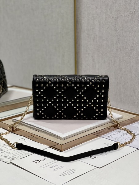  Handbag   Dior  5136  size  24×15×7 cm