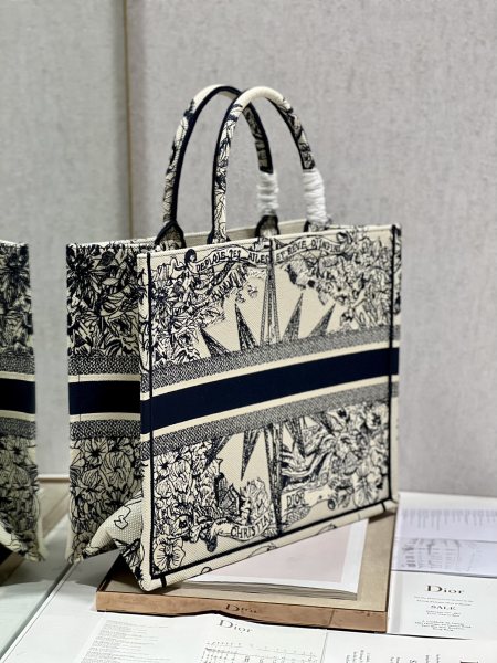 Handbag   Dior  8001  size  41*32 cm