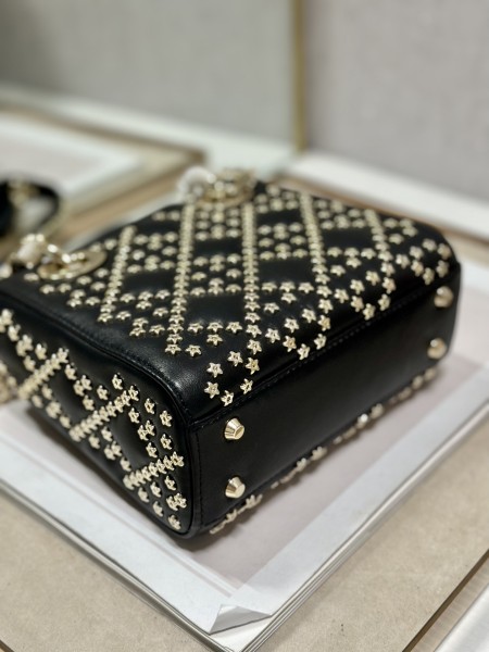 Handbag   Dior 0505  size  17×7.5×14 cm