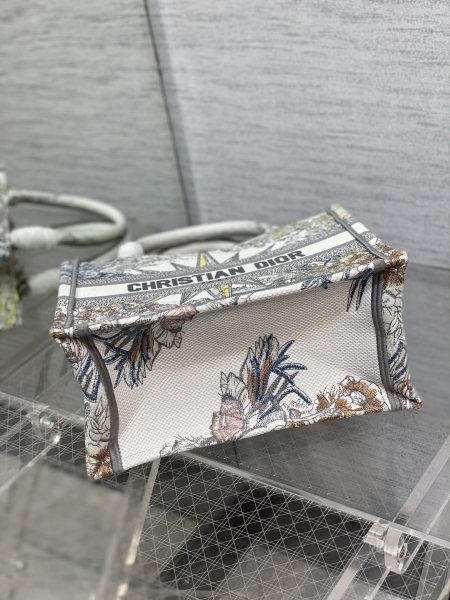 Handbag   Dior  size 26*8*22 cm