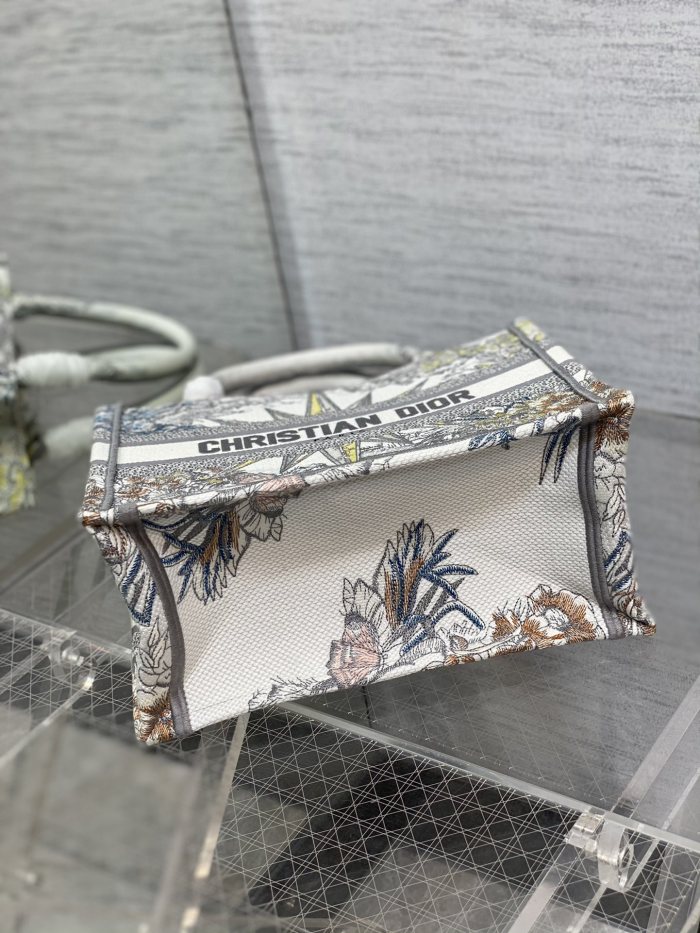 Handbag   Dior  size 26*8*22 cm