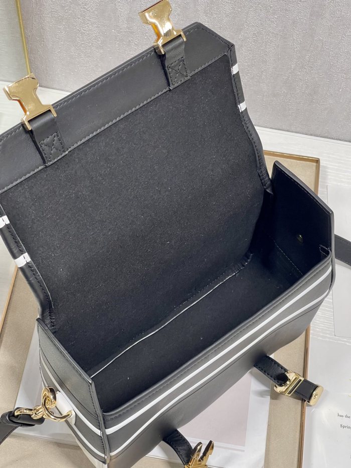 Handbag   Dior  6619  size  24×9.5×19 cm