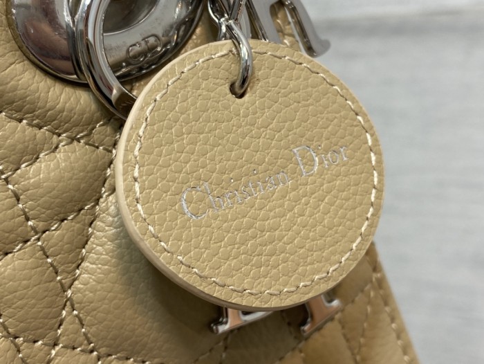 Handbag   Dior  size  17 cm