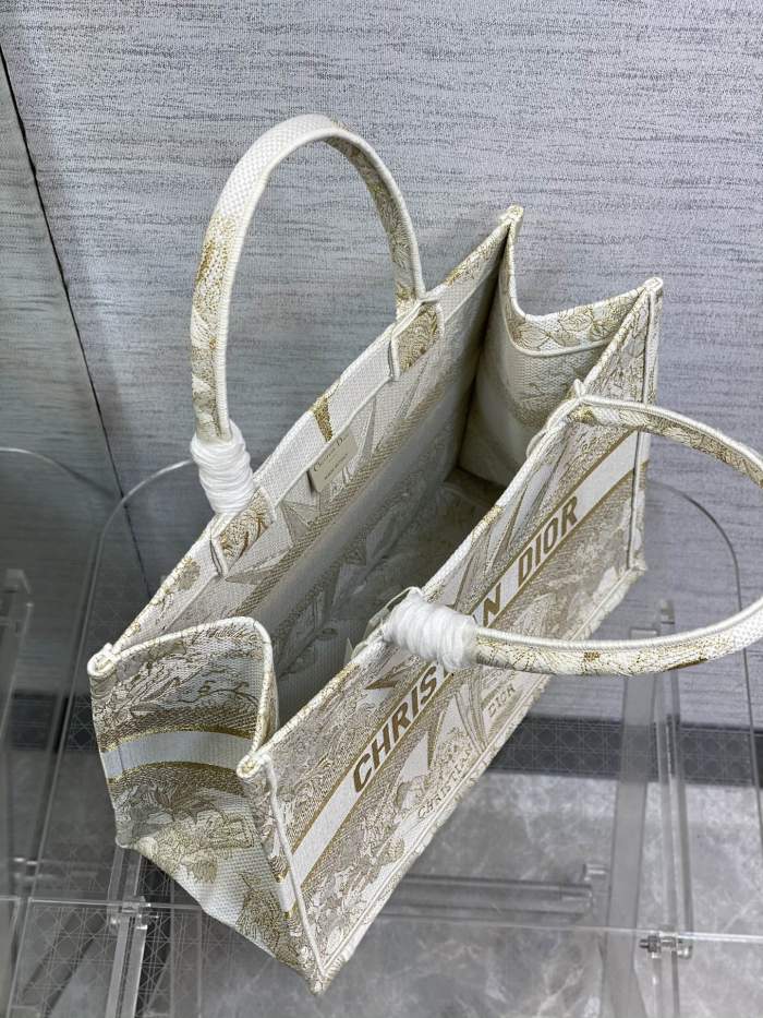 Handbag   Dior  size  36*18*28 cm