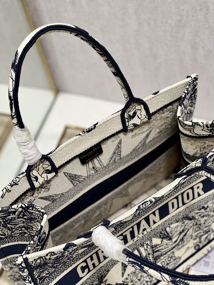 Handbag   Dior  8001 size  36×28  cm