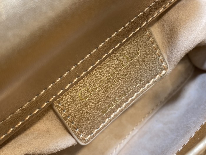 Handbag   Dior  size  12*10*5 cm