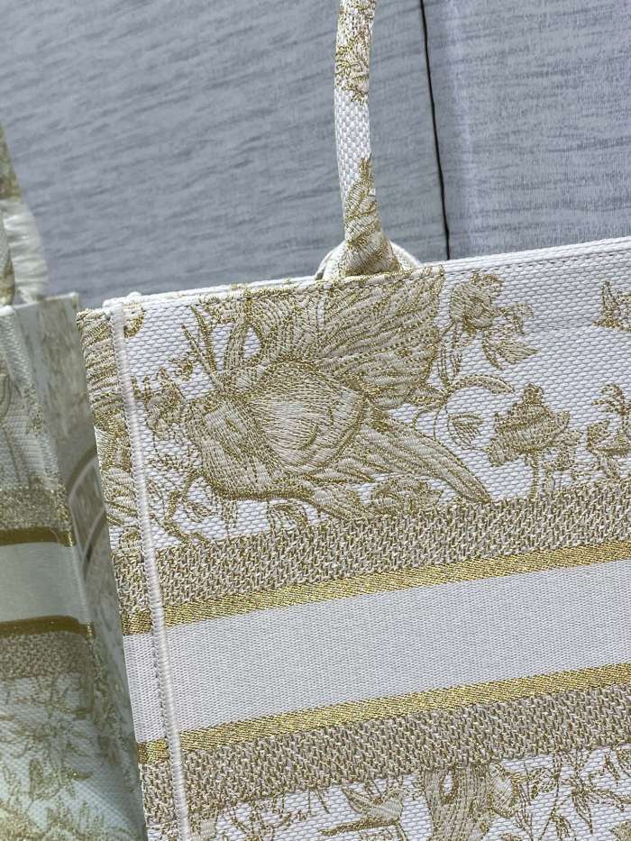 Handbag   Dior   size 36*18*28 cm