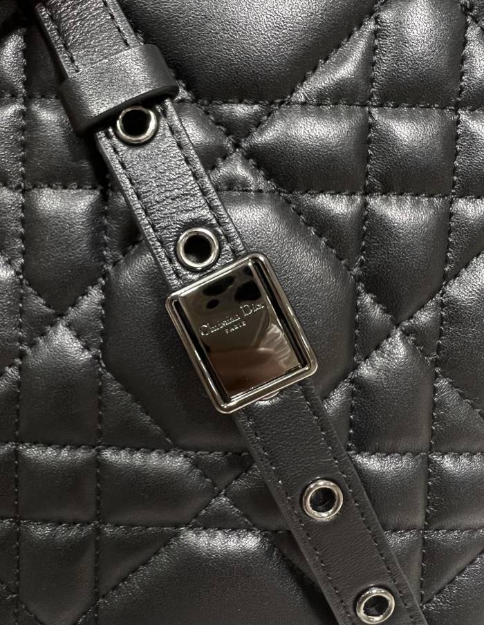 Handbag   Dior  5140  size 18×13×5  cm