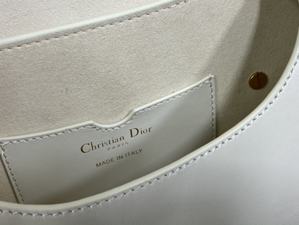 Handbag   Dior  size 22*17*6 cm