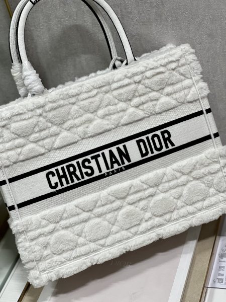Handbag   Dior  1286 size 36×28 cm