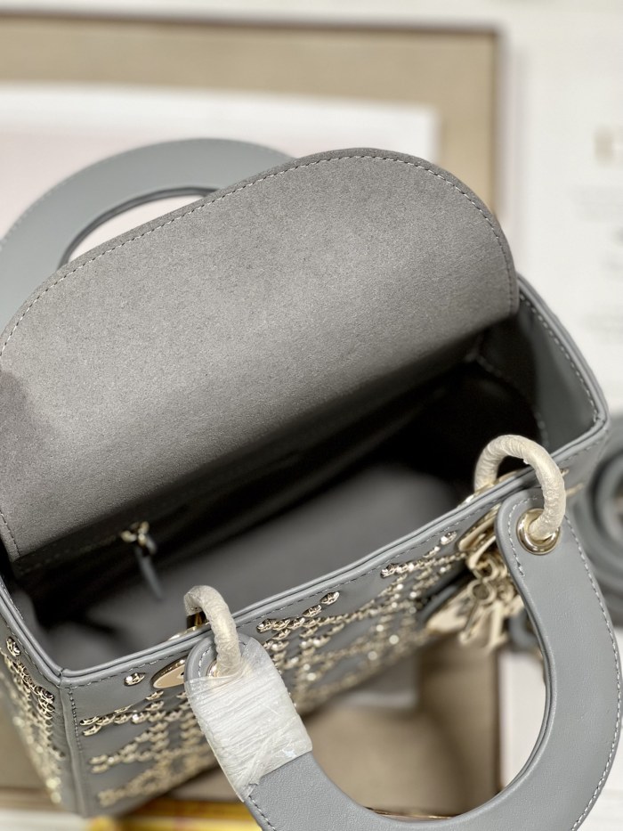 Handbag   Dior  0531  size  20×16.5×8 cm