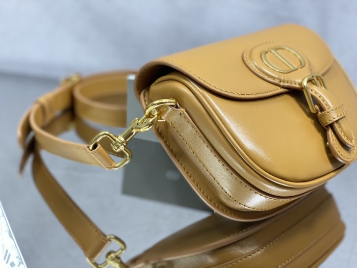 Handbag   Dior size  18*14*5 cm