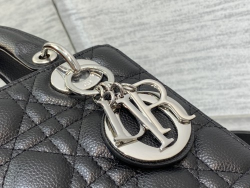 Handbag   Dior  size  20 cm