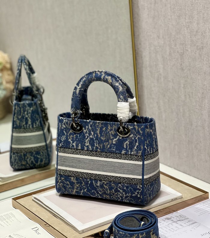 Handbag   Dior  9027  size 24*20*11  cm