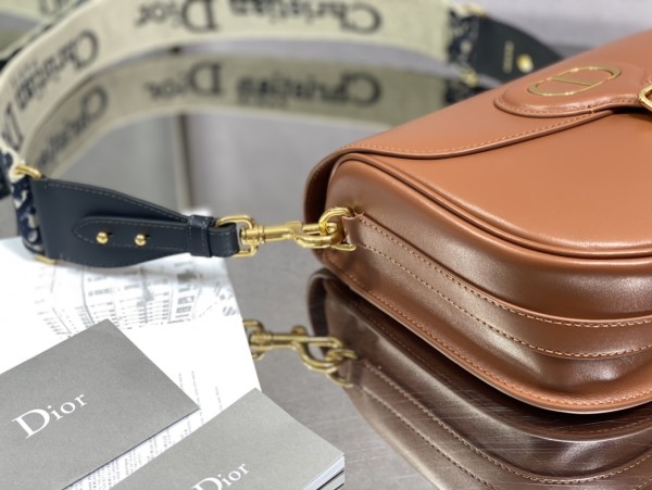 Handbag   Dior  size  27*18*19.5 cm