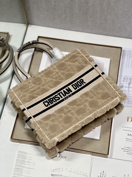 Handbag   Dior  9011  size  26.5×21×14 cm