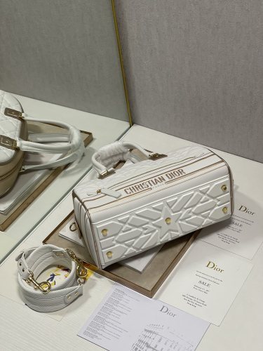  Handbag   Dior  6202  size 34×18×15 cm