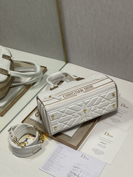  Handbag   Dior  6202  size 34×18×15 cm