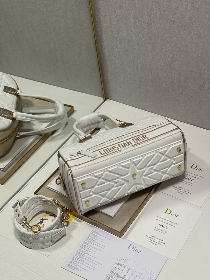  Handbag   Dior  6202  size 34×18×15 cm