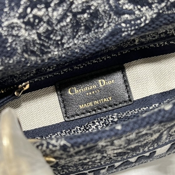 Handbag   Dior  9028  size  17×7.5×14 cm