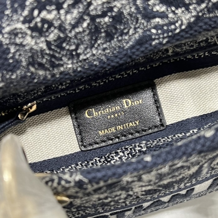 Handbag   Dior  9028  size  17×7.5×14 cm