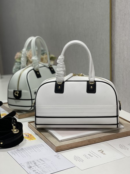  Handbag   Dior 6202  size  34×18×15 cm