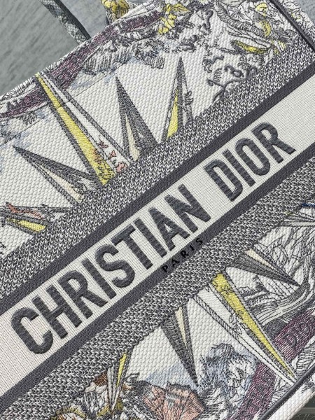 Handbag   Dior  size  36*18*28 cm