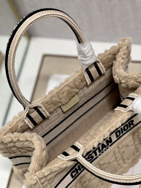 Handbag   Dior  9011  size  26.5×21×14 cm