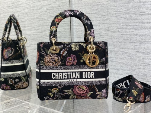 Handbag   Dior  size  24*11*20 cm