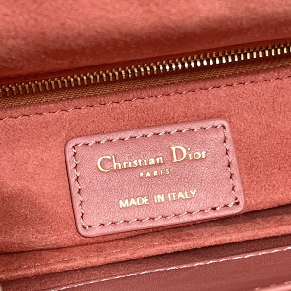 Handbag   Dior   0531  size  20×16.5×8 cm