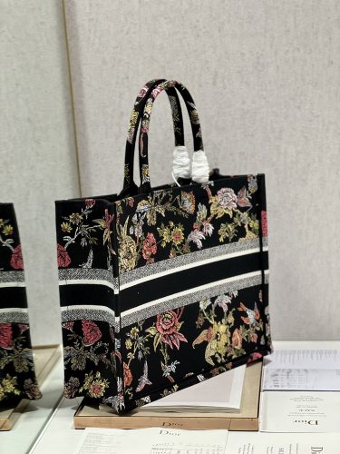 Handbag   Dior 1286  size  41*32 cm