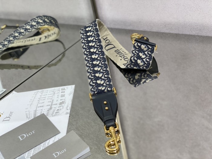 Handbag   Dior  size  27*18*19.5 cm