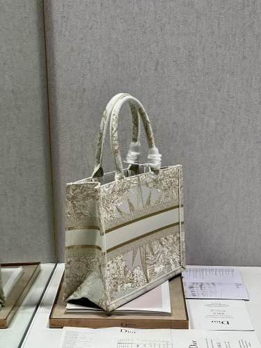 Handbag   Dior  1286  size  36×28  cm