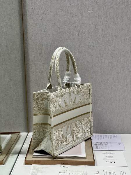 Handbag   Dior  1286  size  36×28  cm