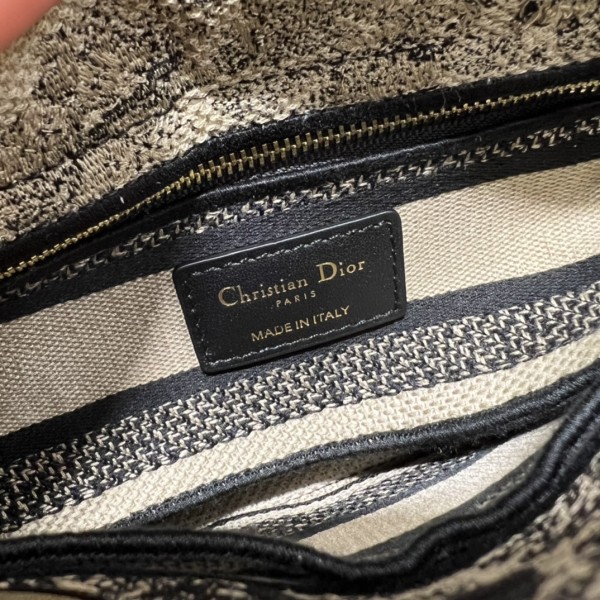 Handbag   Dior  9028  size  17×7.5×14 cm