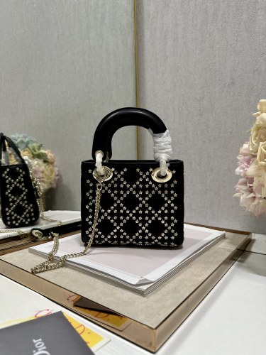 Handbag   Dior 0505  size  17×7.5×14 cm