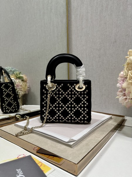 Handbag   Dior 0505  size  17×7.5×14 cm