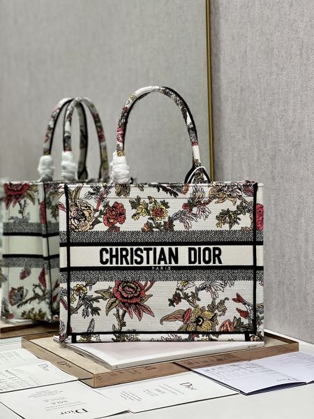 Handbag  Dior 1286  size  36×28 cm