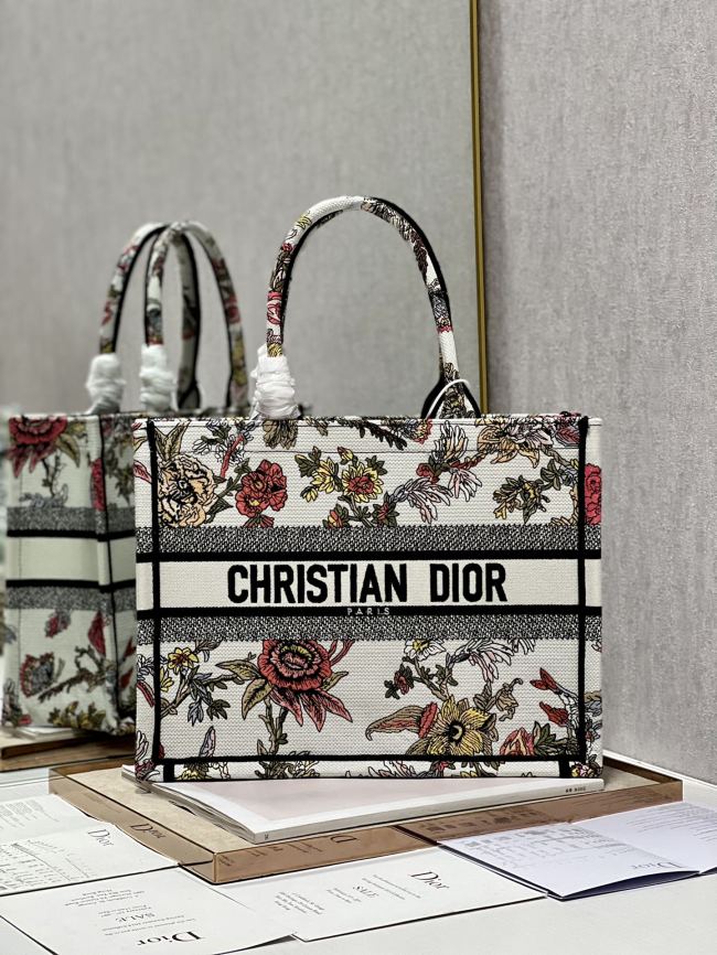 Handbag  Dior 1286  size  36×28 cm