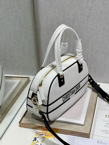  Handbag   Dior  6204  size  34×22×14 cm