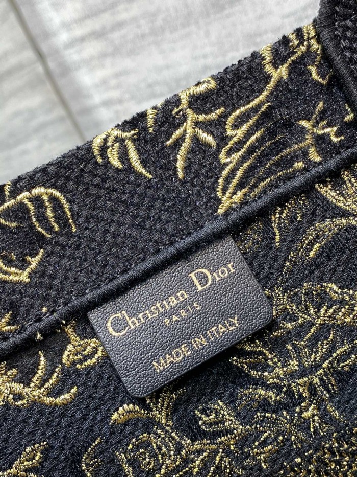 Handbag   Dior  size  36*18*28 cm