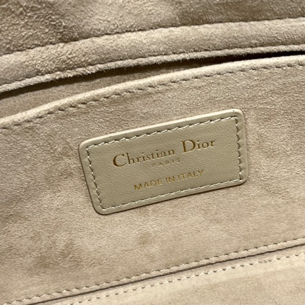 Handbag   Dior 0540 size  26*6*14 cm