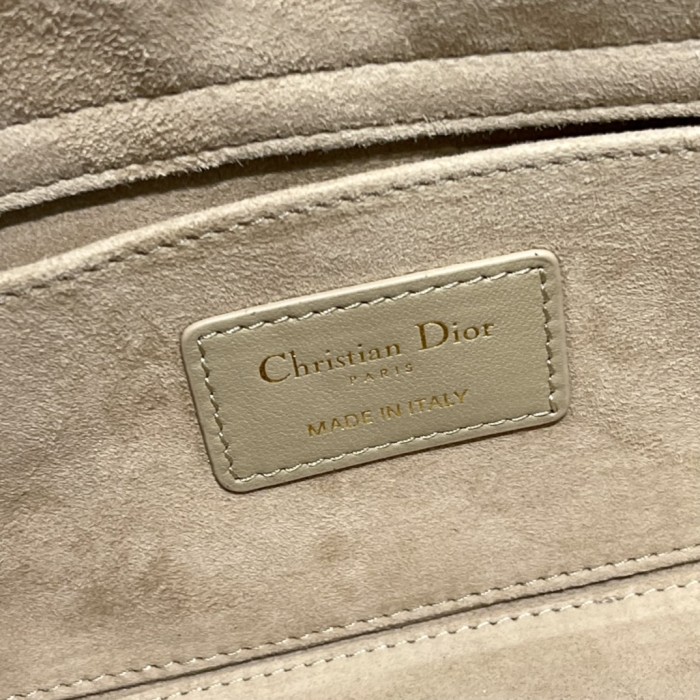 Handbag   Dior 0540 size  26*6*14 cm