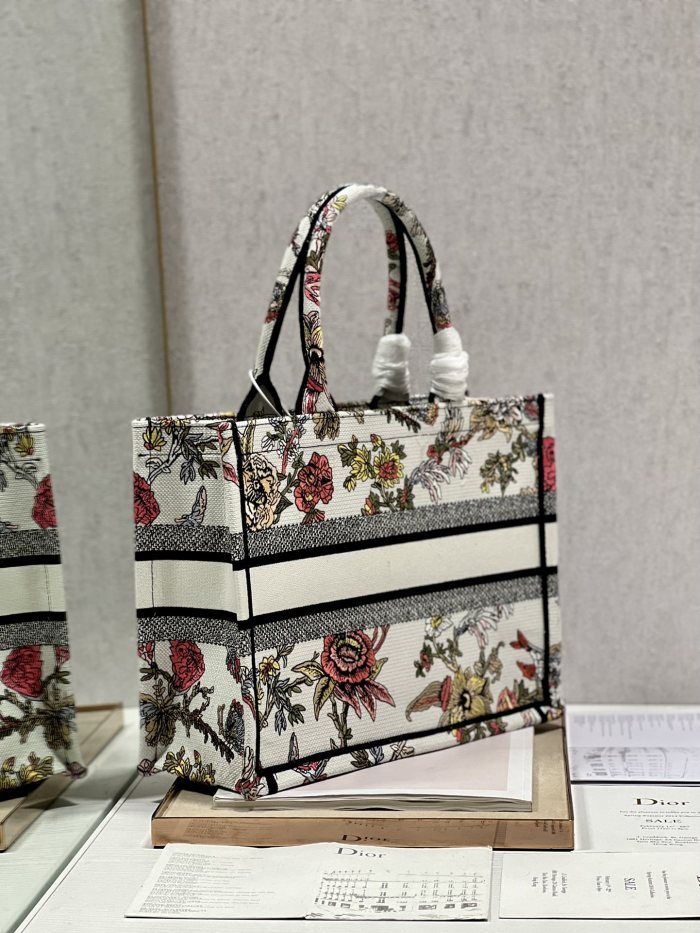 Handbag  Dior 1286  size  36×28 cm