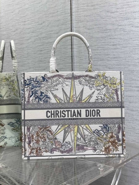 Handbag   Dior  size  42*18*35 cm