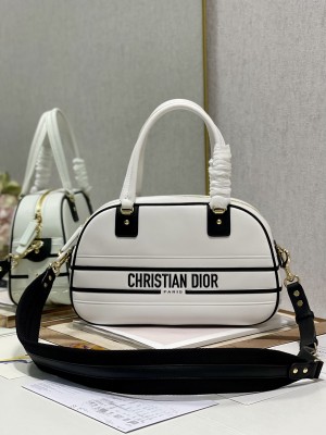  Handbag   Dior  6204  size  34×22×14 cm