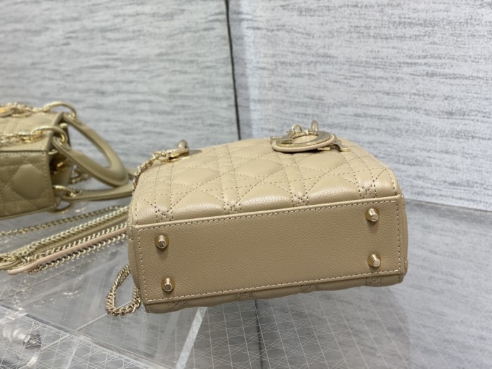  Handbag   Dior   size 17 cm