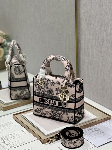 Handbag   Dior  9027  size 24*20*11  cm